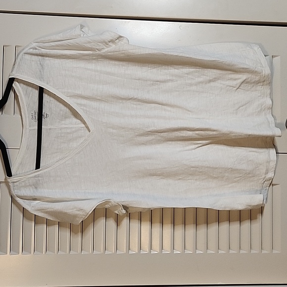 GAP Tops - 3 bundled items for $10 Easy Comfort white Gap tshirt